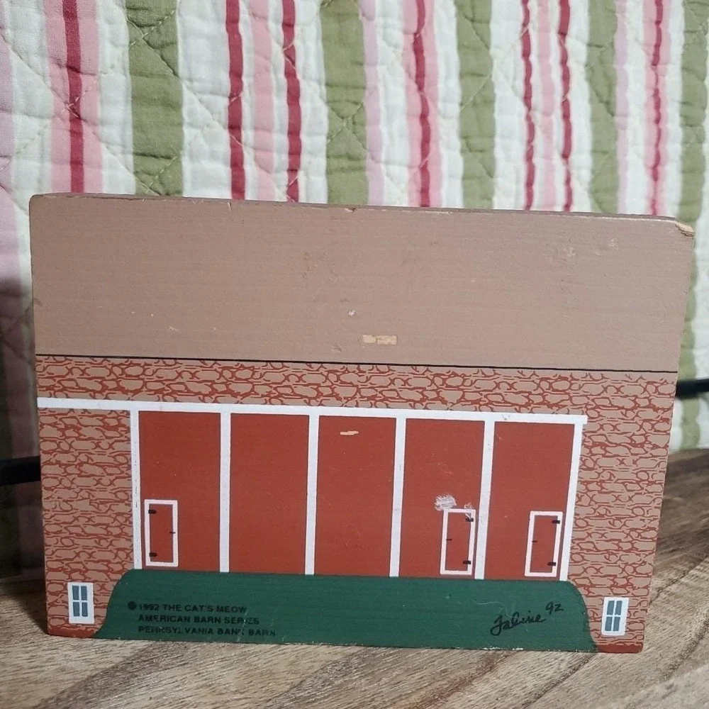 Vintage Cat's Meow Pennsylvania Barn Wood House Model 1992
